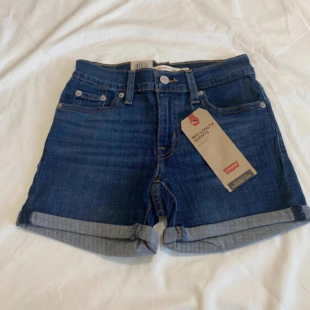 Levi's Mid length shorts size 23